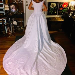 Stunning wedding gown NWT